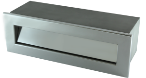 Skimmer slot for composite pools