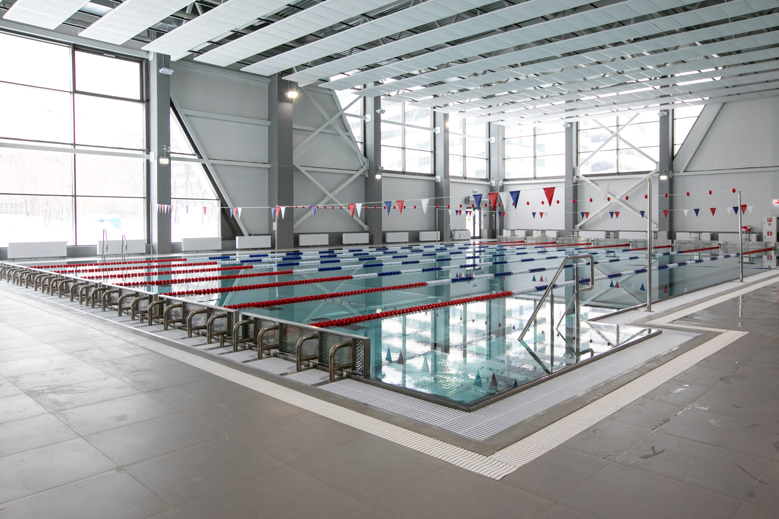  Современный спортивный бассейн в ФОК (Москва)